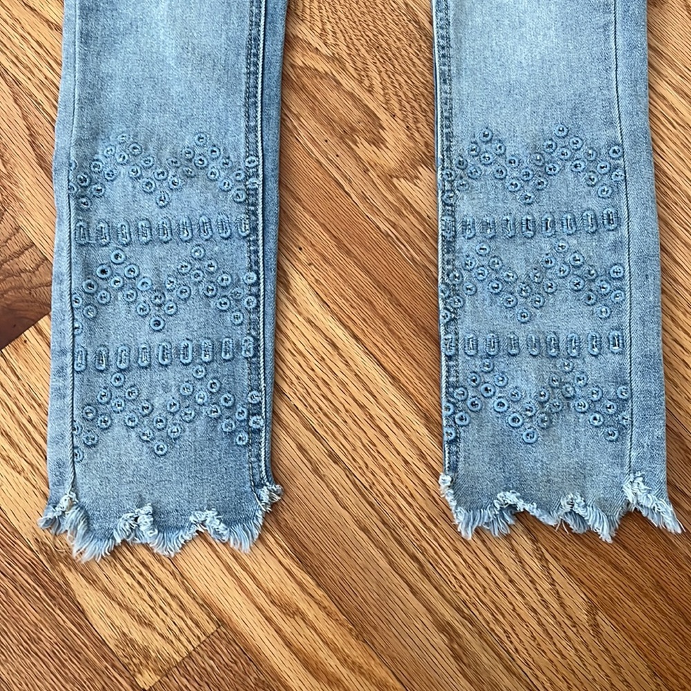 Funky Jeans - Picture 2 of 8